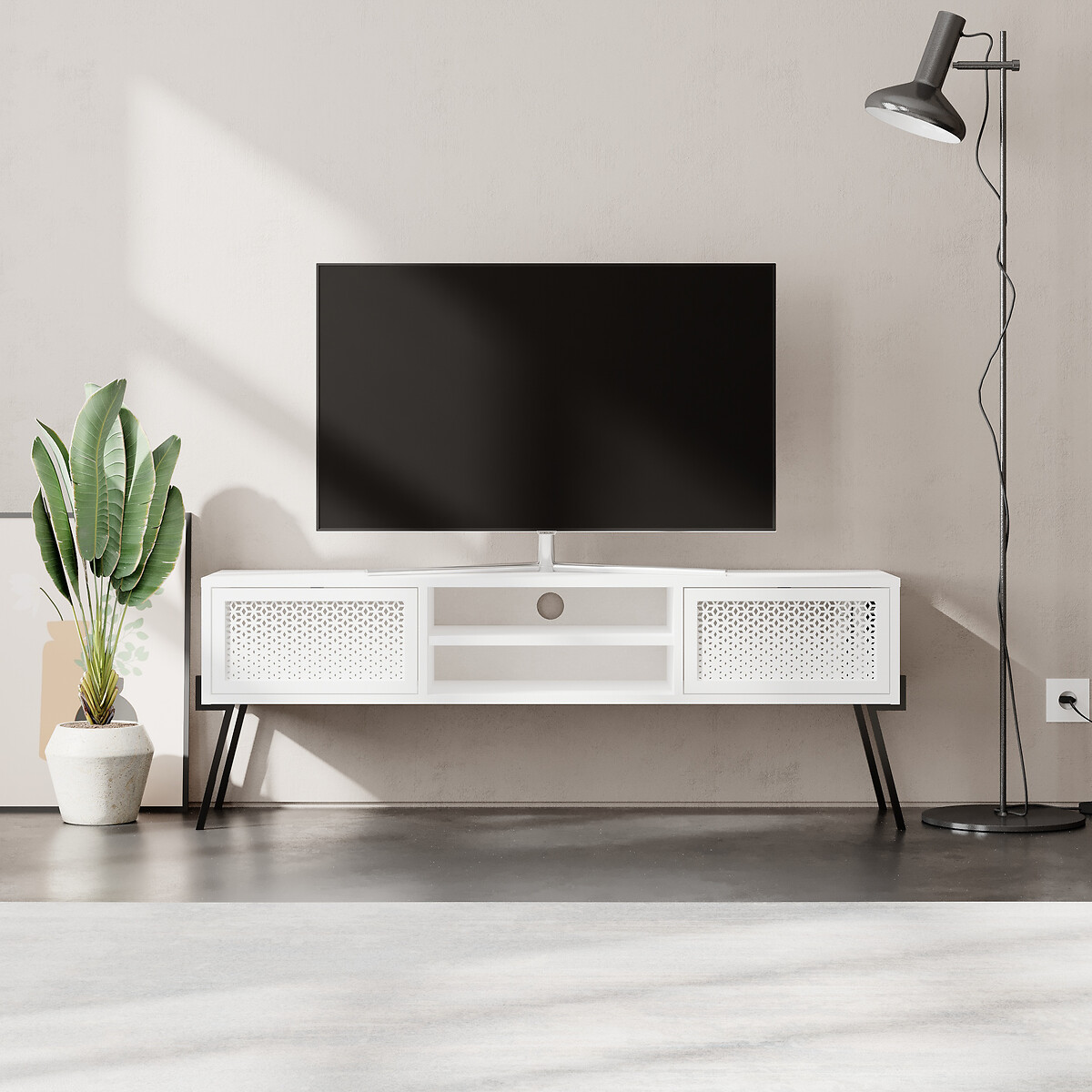 Ml tv. Телевизор названия ml. Телевизор Alba. White TV.